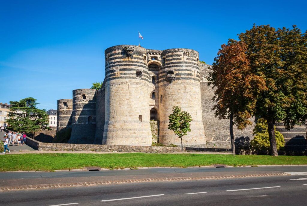 Angers offers more than just history—it’s a place of art, local cuisine, and truly authentic cultural experiences. Perfect for travelers seeking a different side of France, full of details only locals know. 📲 Explore the best of it with Local Secrets. #Angers #TravelBlog #CulturalTravel #LoireValley #LocalSecrets #FranceTips
