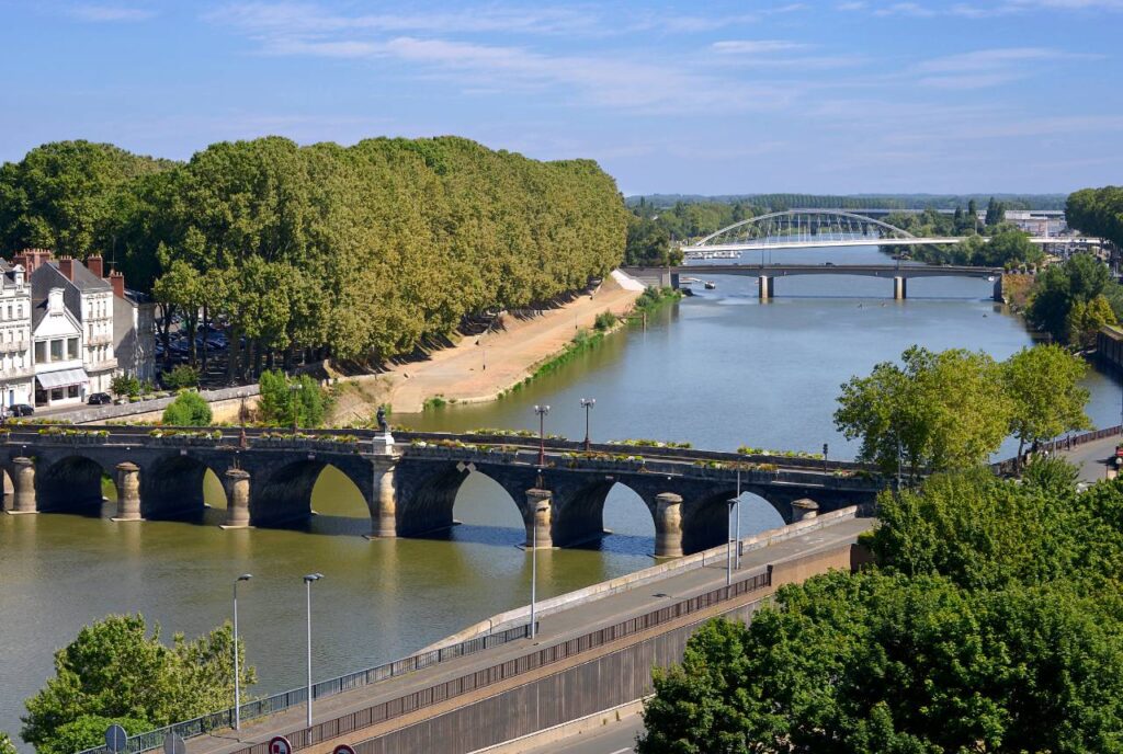 Angers offers more than just history—it’s a place of art, local cuisine, and truly authentic cultural experiences. Perfect for travelers seeking a different side of France, full of details only locals know. 📲 Explore the best of it with Local Secrets. #Angers #TravelBlog #CulturalTravel #LoireValley #LocalSecrets #FranceTips